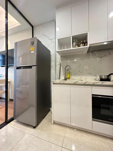One-Bedroom Apartment image 10