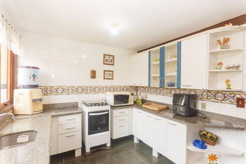 Búzios casa em condomínio com cozinha completa e área gourmet (Buzios casa em condominio com cozinha completa e area gourmet) in Golful Formosa