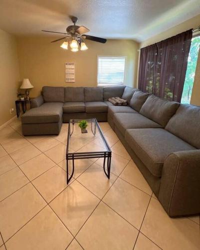 Palm Wave Says - Cozy - 2 Jacuzzis - Quiet Street in West Palm Beach, USA