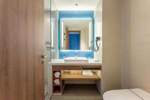 Standard Room image 5