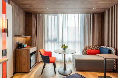 Standard King Room with Extra Floor Space image 7