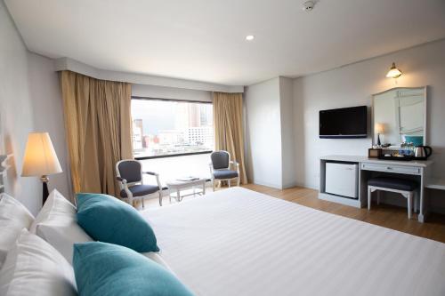 room detail thumbnail 1