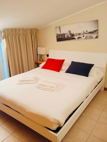 1 queen bed, 1 sofa bed