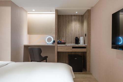 Standard Double Room image 8