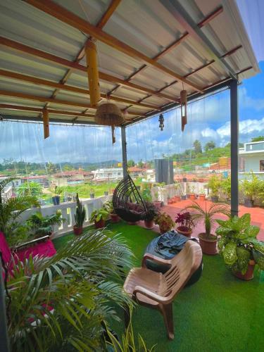 Balcony/terrace, iKyam (The Backpackers Hostel/Homestay) in Coorg