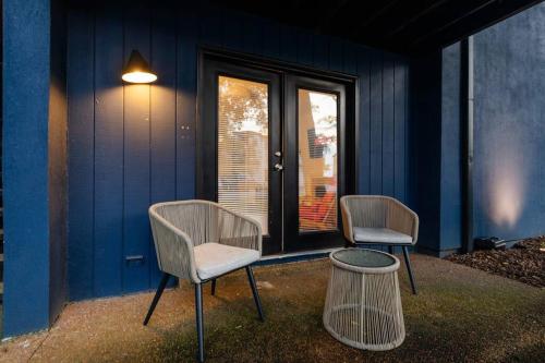 Minutes to Broadway Large 2Br-2Ba with Optional private parking in Nashville, USA