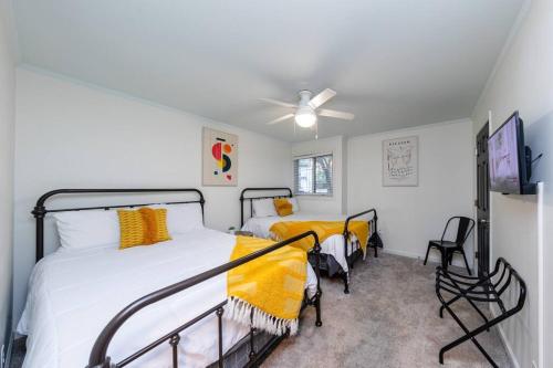 Minutes to Broadway Large 2Br-2Ba with Optional private parking in Nashville, USA