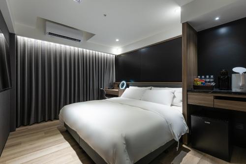 522516937 Autumn Willow Hotel
