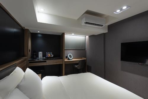 522517562 Autumn Willow Hotel