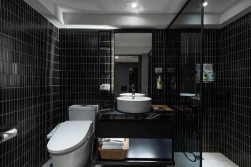 522517564 Autumn Willow Hotel