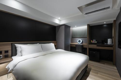 522517568 Autumn Willow Hotel