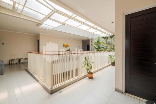 Exterior view, Palm Eight Mitra RedDoorz in Kebayoran Lama