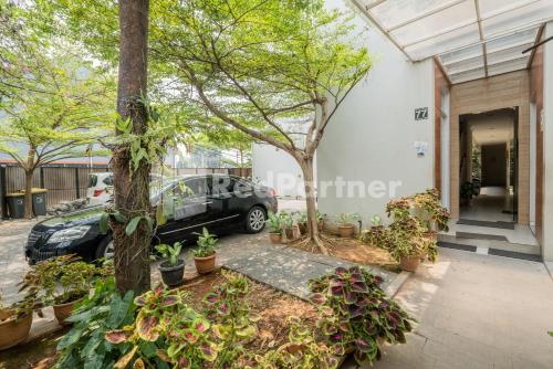 Palm Eight Mitra RedDoorz in Kebayoran Lama