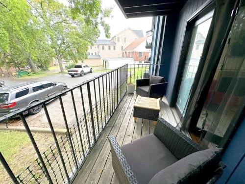 Minutes to Broadway Large 2Br-2Ba with Patio-Balcony & Opt private parking in Nashville, USA