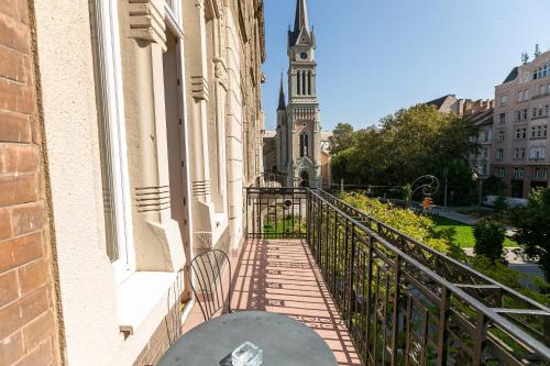 Bakats Ter Apartment with Balcony Overlooking Church Square, Budapest (photo 5)