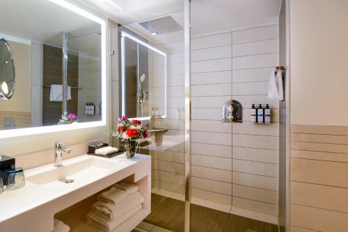 room detail thumbnail 2