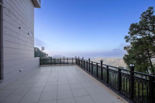 LUXE RESORTS - CENTRALLY HEATED AIR CONDITIONED HOTEL in THE HEART OF KASAULI, Kasauli (foto 6)