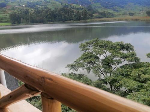 Bunyonyi Lakefront Leisure Lodge