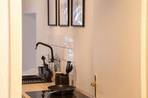 Massagesessel, King-Sized Bed, Billardtisch, 2 Couches, Berlin (photo 3)
