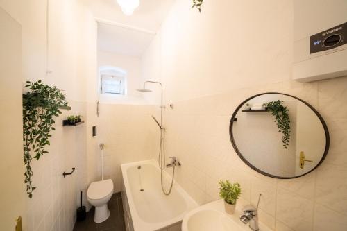 Massagesessel, King-Sized Bed, Billardtisch, 2 Couches, Berlin (photo 9)