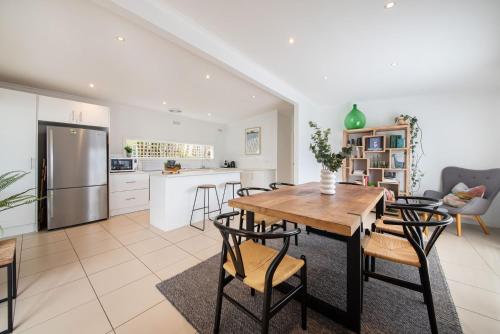 Kitchen, Cutest Cottage on Fourth walk to the Beach near Chez Lulu