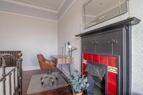 Pass the Keys Beautiful, traditional 2 bed flat w free parking