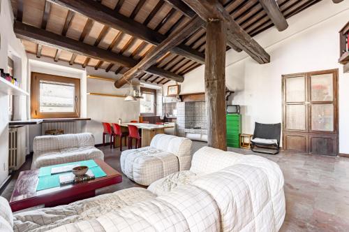 GuestHost - Historic Perugia Apartment with Rooftop Views
