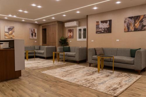 Előcsarnok, Holy Sheet Plus near Al-Azhar mecset