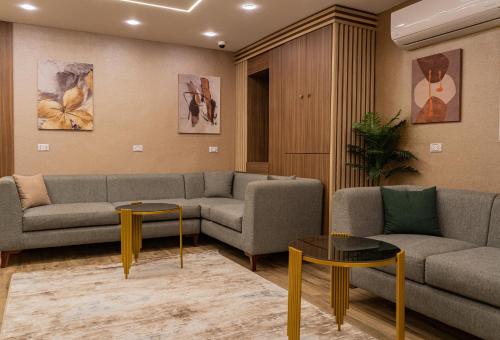 Előcsarnok, Holy Sheet Plus near Al-Azhar mecset