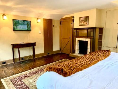 INCREDIBLE Northern Westchester Historic Hideaway in South Salem, USA