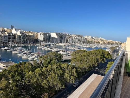 Penthouse centrally located near marina - Location saisonnière - Pieta