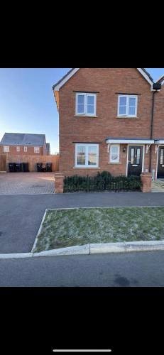 Impeccable 3-Bed House in Northampton