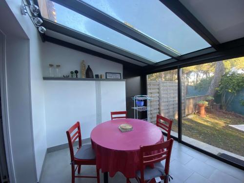 Villa mitoyenne au calme avec parking et piscine commune - FR-1-607-126 - image 3
