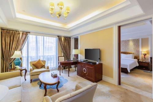 room detail thumbnail 1