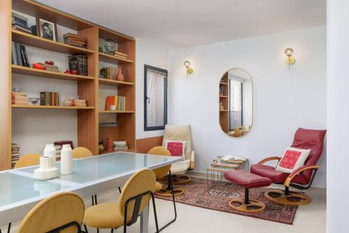 Neta's Central Gem with Bomb Shelter in Tel Aviv