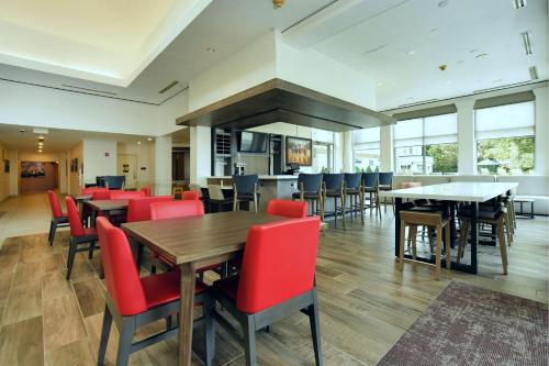 Hilton Garden Inn Saratoga Springs - image 3