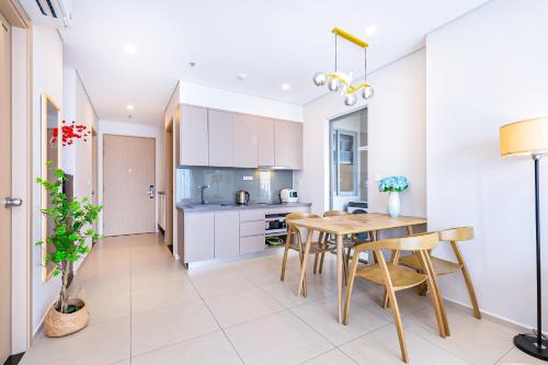Three-Bedroom Apartment with Sea View image 2