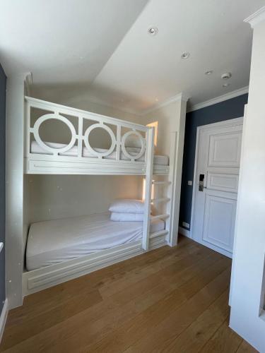 Bed in 4-Bed Mixed Dormitory Room image 9