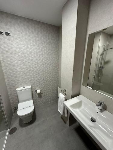 Double or Twin Room image 7