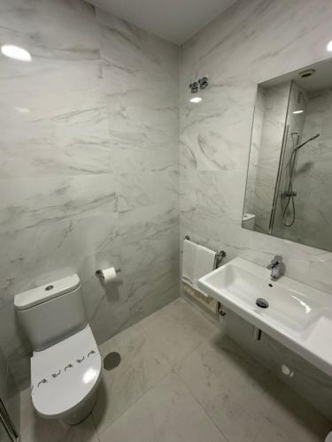 Double or Twin Room image 2
