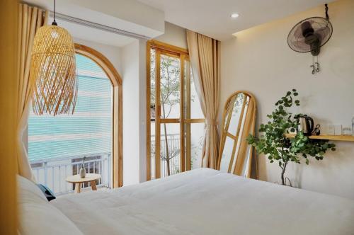 Double Room with Balcony image 5