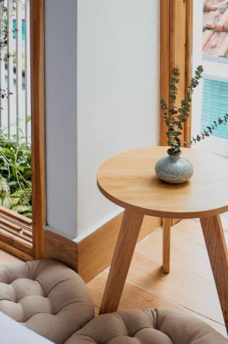 Double Room with Balcony image 3