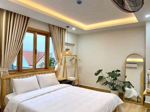 Queen Room with Balcony room in Le Petit Homestay 2