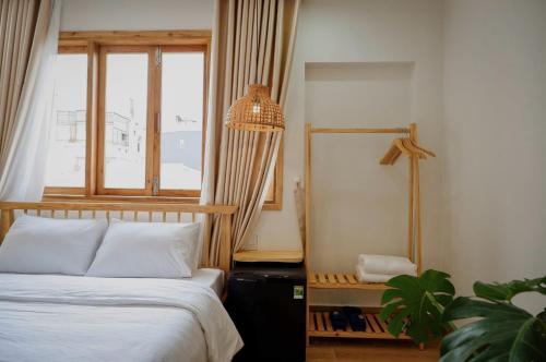Queen Room with Balcony image 3