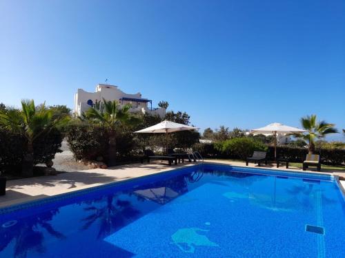 Swimming pool, Un The Au Bout Du Monde in Mirhleft