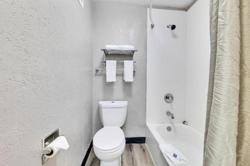 Queen Room image 9