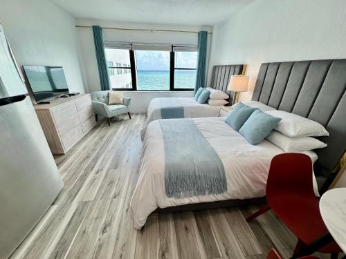 Directly on the Beach with Pool & Ocean View in Miami Beach, USA