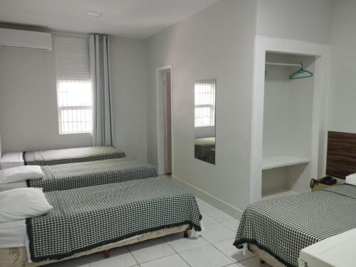 4 twin beds