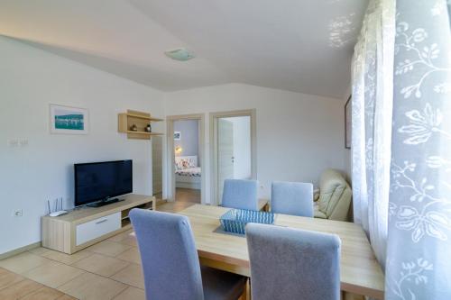 MT SUN 115 App 2 by Aneo Travel in Selce