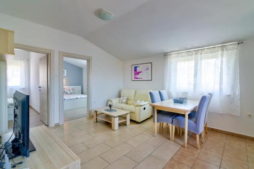 MT SUN 115 App 2 by Aneo Travel in Selce